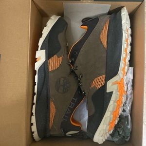 Garrison Trail waterproof low hiker brown suede size 11.5